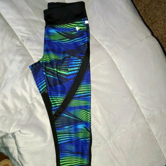 Danskin Now Active Wear Cropped Leggings - Picture 4 of 7